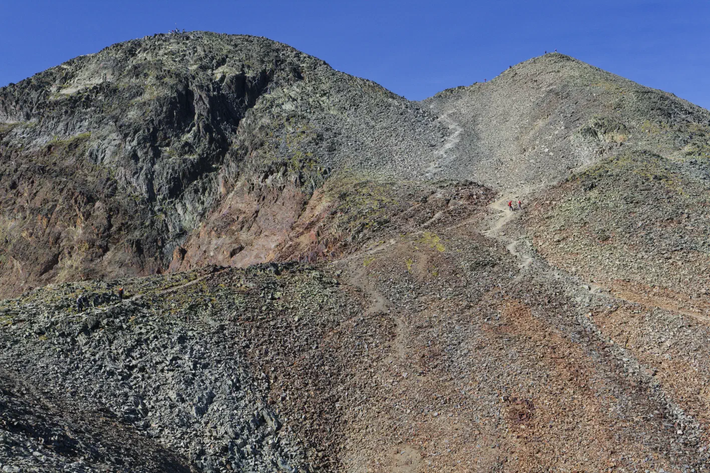 Dans les rochers