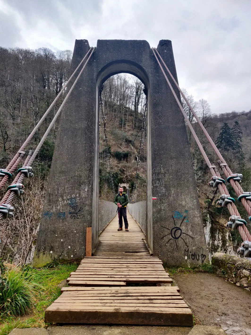 Sur la passerelle d’Holzarte