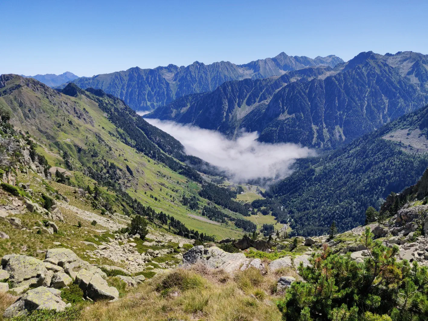 Le nuage coincé dans la vallée