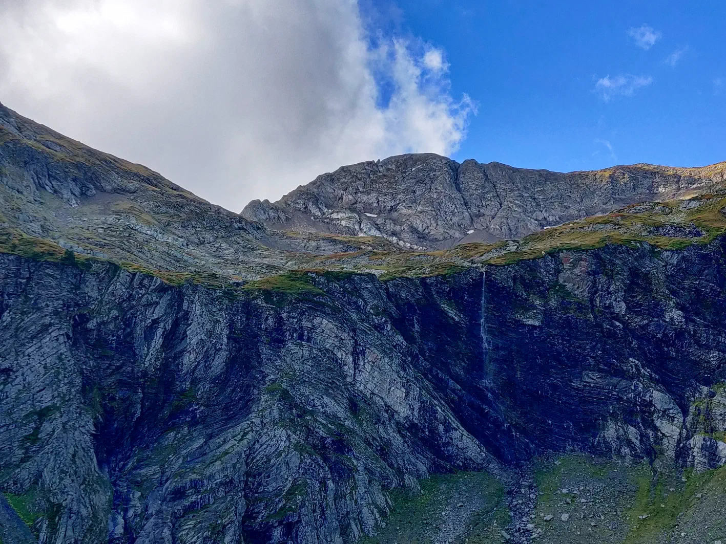 La cascade au fond du cirque
