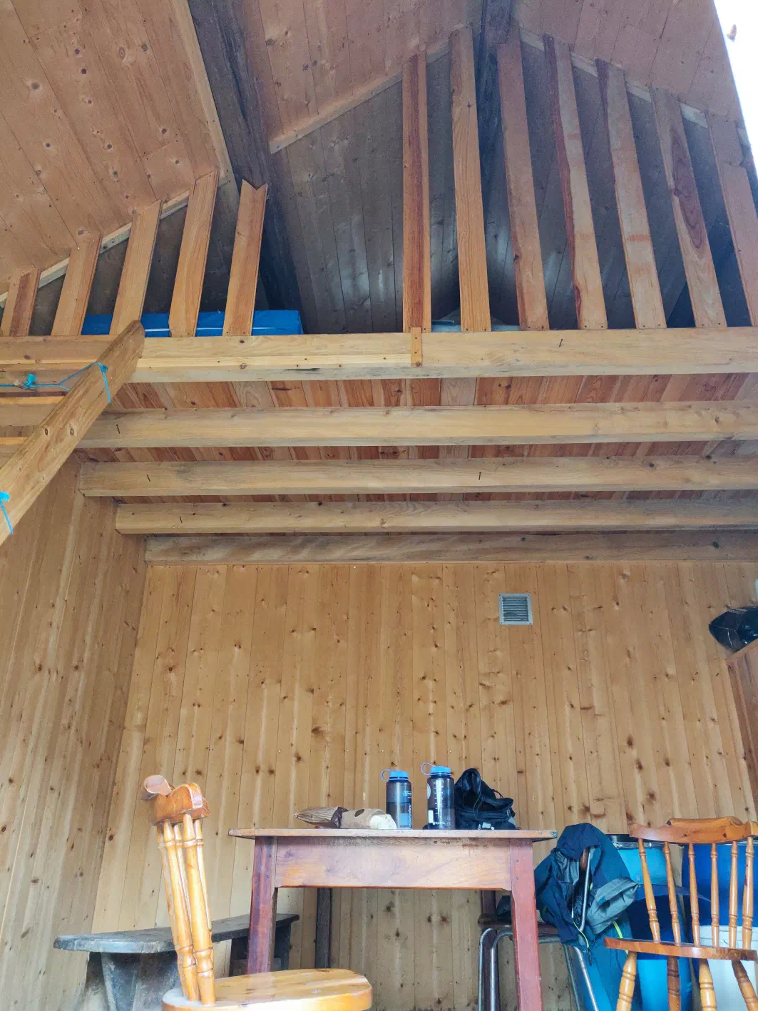 L’intérieur, tout en bois