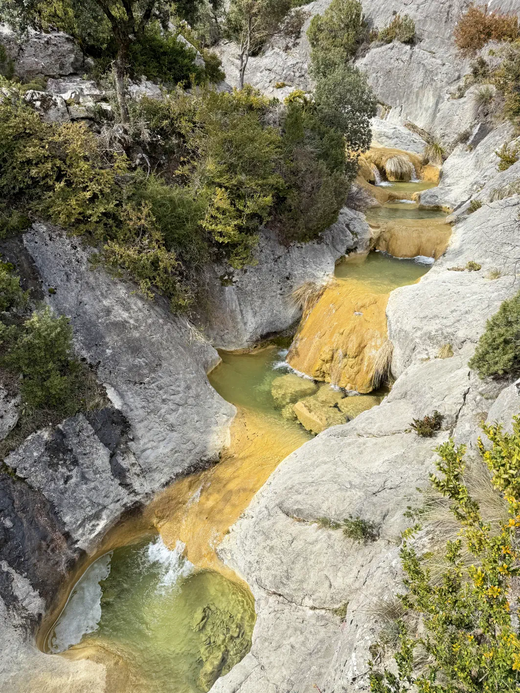 Les vasques ocre, en rentrant