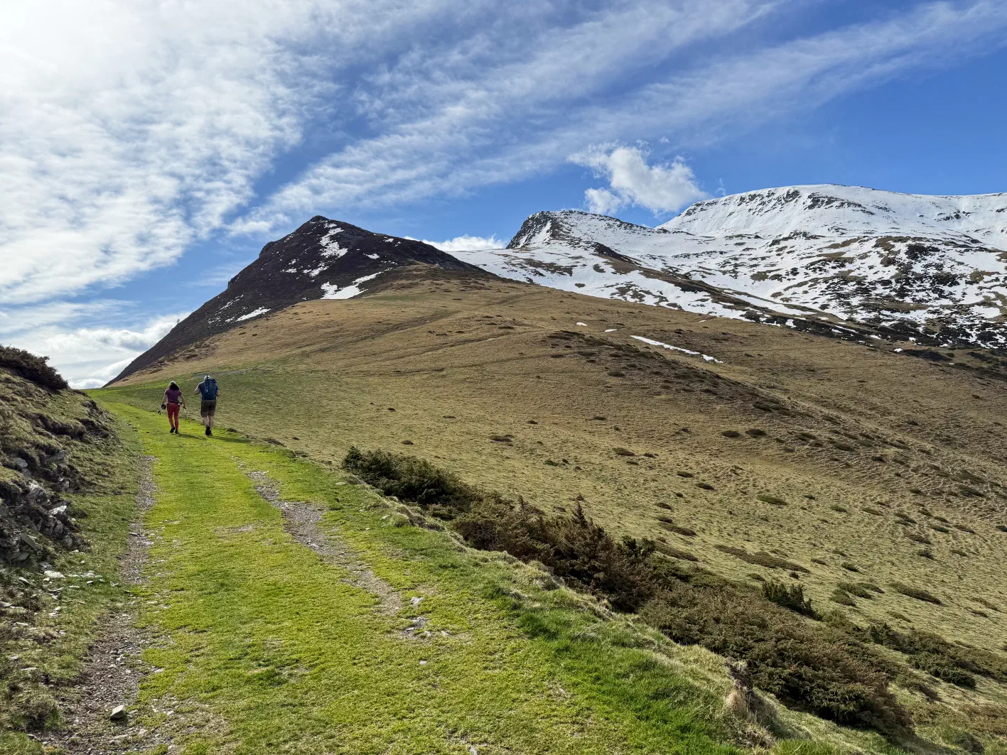 En route sur la croupe herbeuse