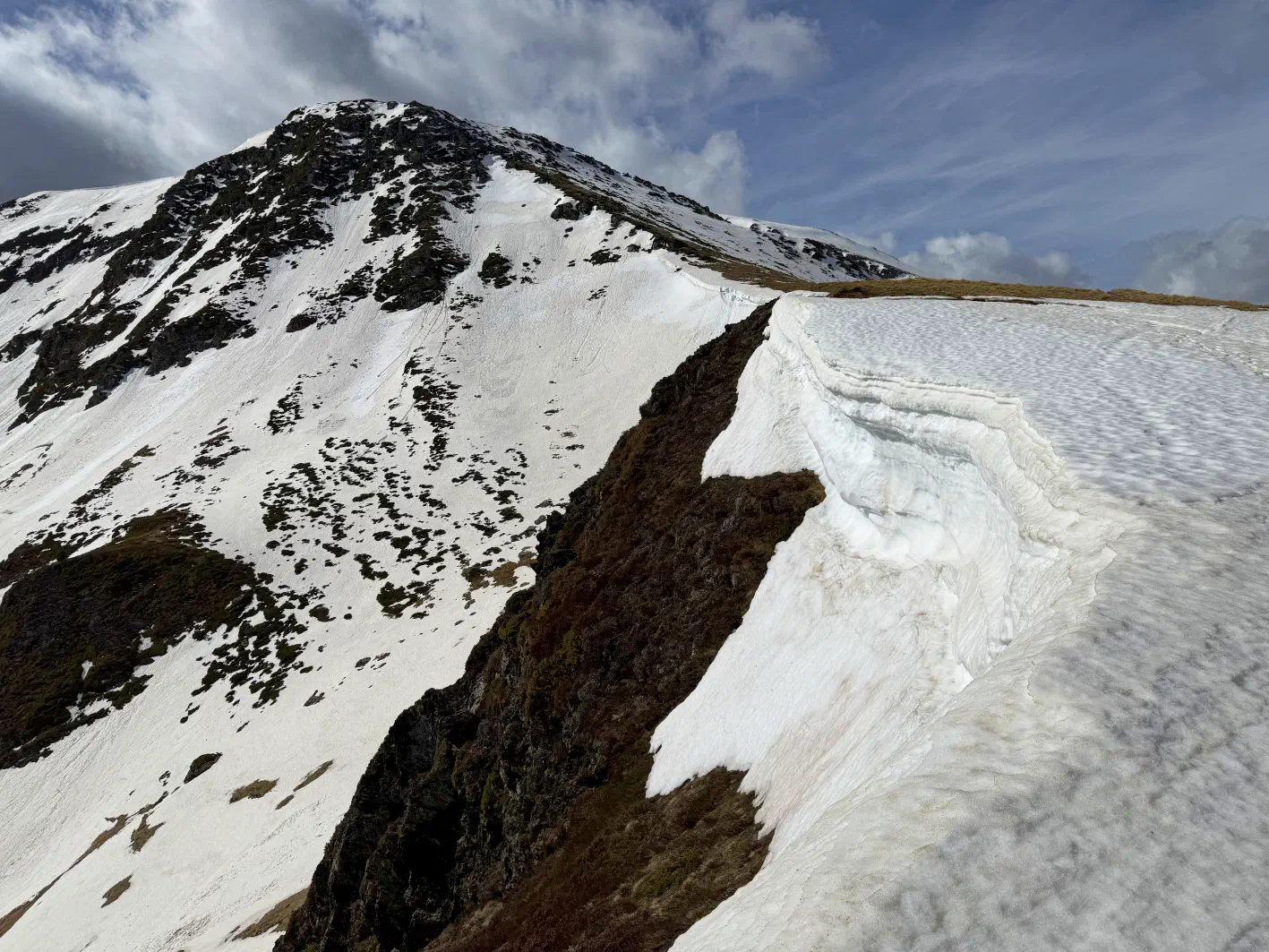 La corniche sur le fil de la crête