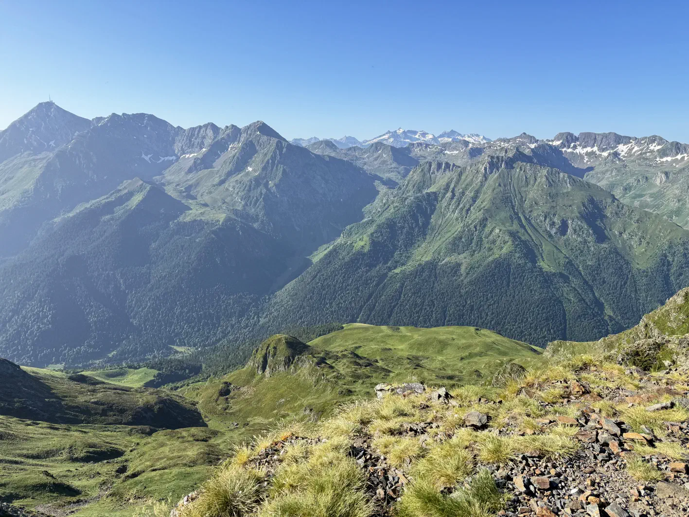Le Pic du Midi au loin