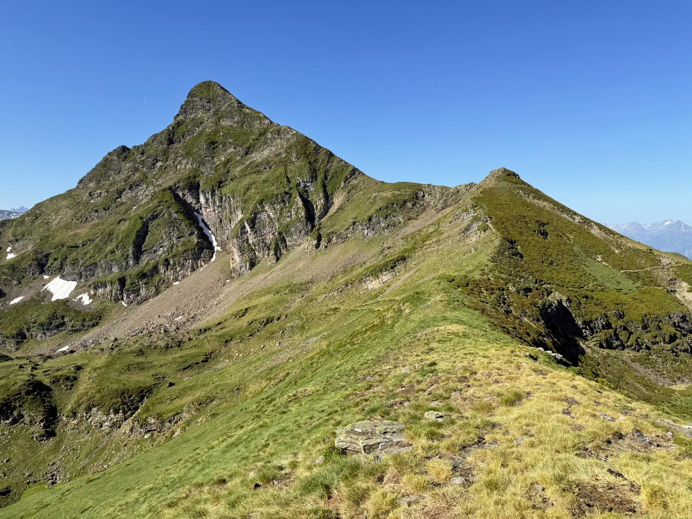 Montaigu vu depuis la crête
