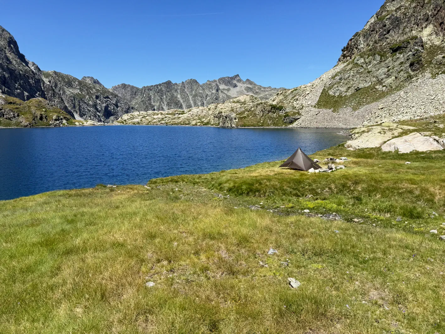 Ma tente au bord de l&rsquo;eau