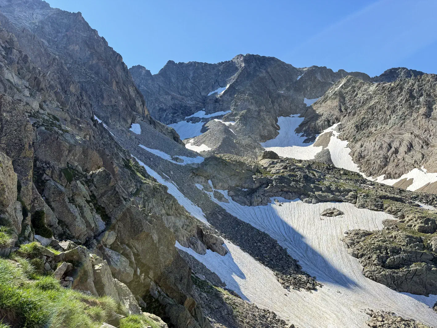 Les névés du haut vallon