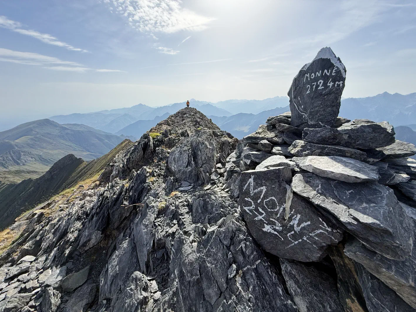 Le cairn et la pointe suivante