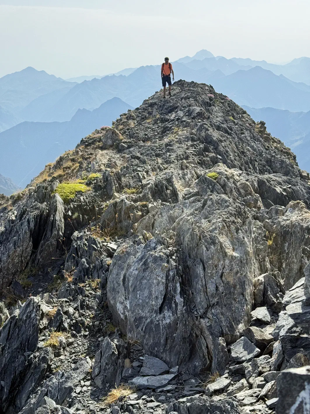 Tout en haut de l&rsquo;arête